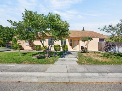 101 Aruba Cir, Sacramento, CA 95823 Photo