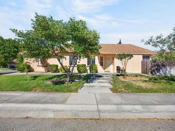 101 Aruba Cir, Sacramento, CA 95823