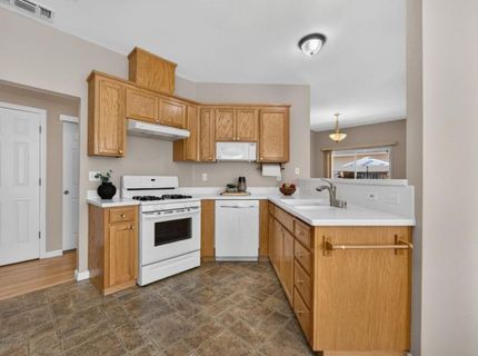 101 Aruba Cir, Sacramento, CA 95823 Photo