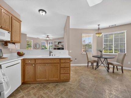 101 Aruba Cir, Sacramento, CA 95823 Photo