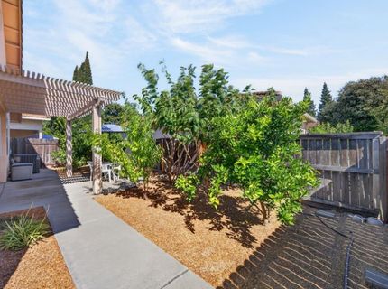 101 Aruba Cir, Sacramento, CA 95823 Photo