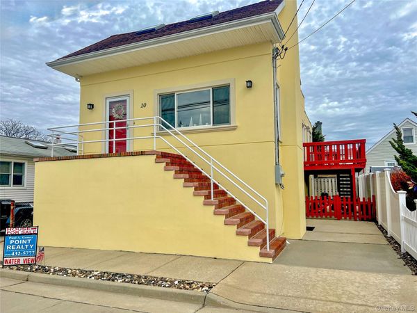 10 Freeport Avenue, Point Lookout, NY 11569