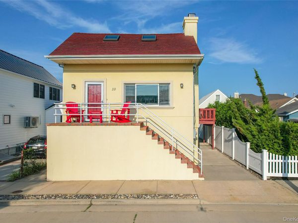 10 Freeport Avenue, Point Lookout, NY 11569