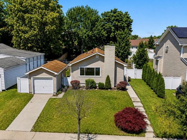 5 Willets Drive , Syosset, NY 11791