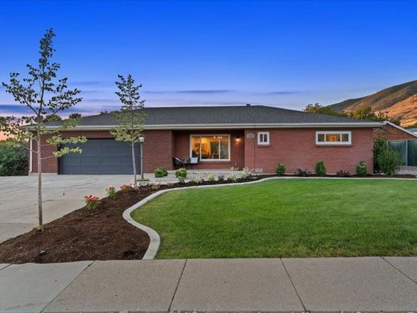 555 E PAGES LN , Centerville, UT 84014