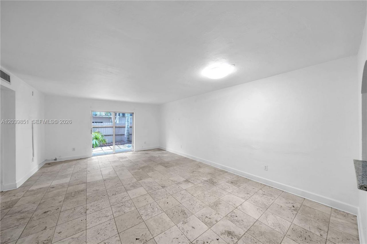 8650 SW 67th Ave, Unit 1010, Pinecrest, FL 33156 Photo