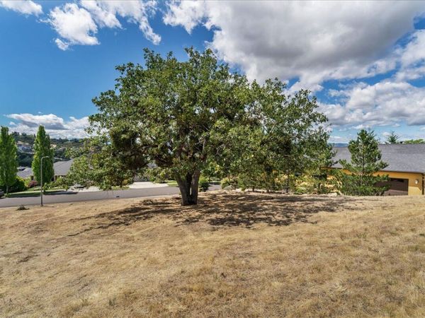 4359 Vista Pointe Drive, Medford, OR 97504