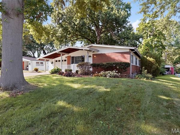 2560 Suffolk Place , Florissant, MO 63033