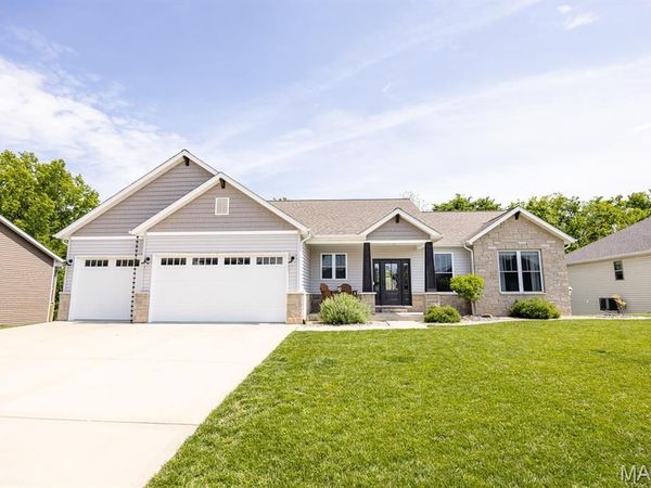 1522 Sagaponak Lane , Troy, IL 62294