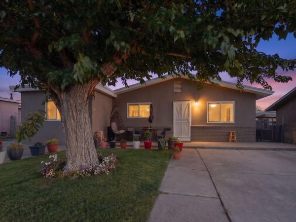 514 57th Street NW, Albuquerque, NM 87105