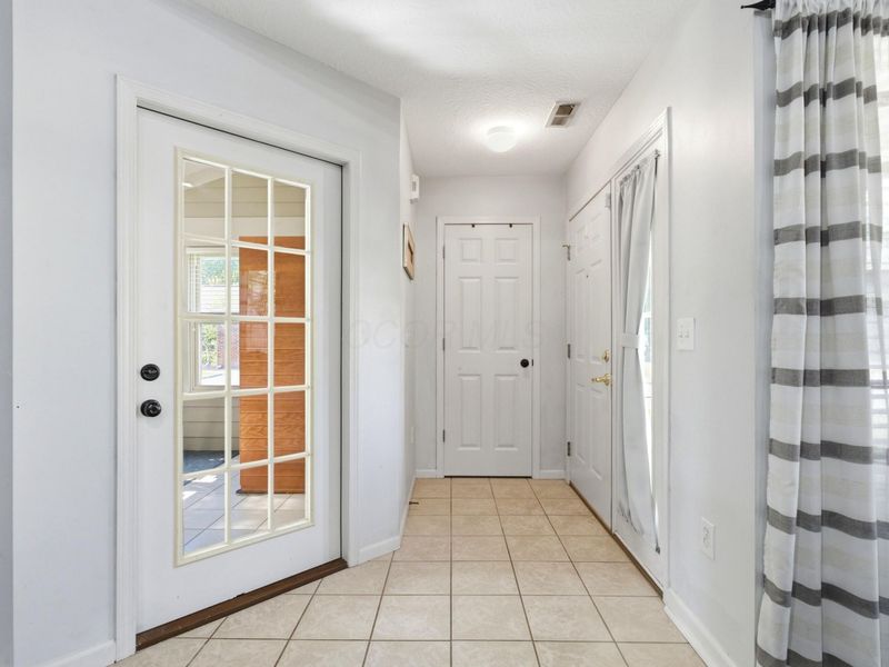 1360 Woodberry Place, Columbus, OH 43230 Photo 8