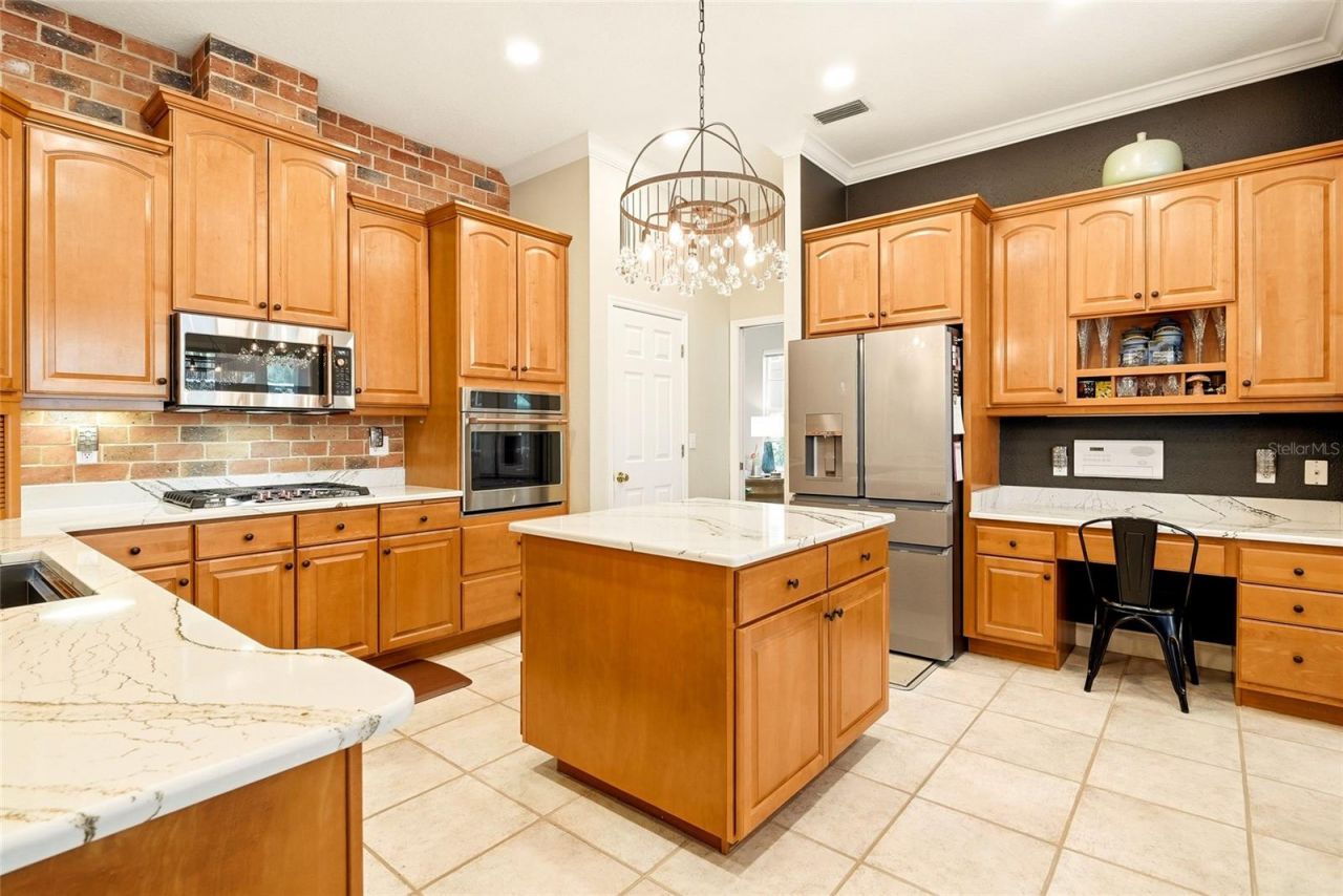 1246 Darlington Oak Circle Ne, Saint Petersburg, FL 33703 Photo