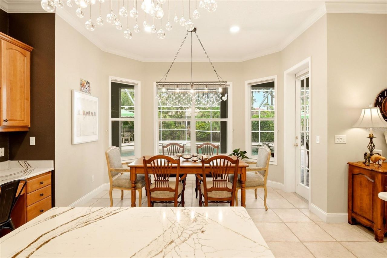 1246 Darlington Oak Circle Ne, Saint Petersburg, FL 33703 Photo