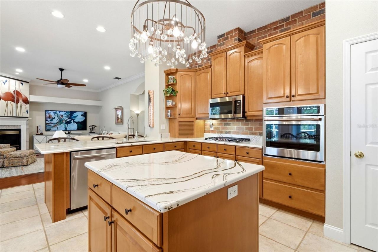 1246 Darlington Oak Circle Ne, Saint Petersburg, FL 33703 Photo