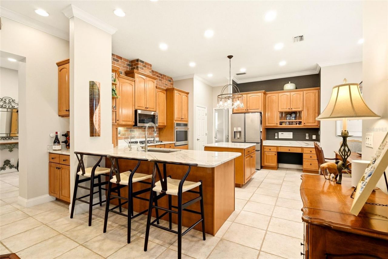 1246 Darlington Oak Circle Ne, Saint Petersburg, FL 33703 Photo