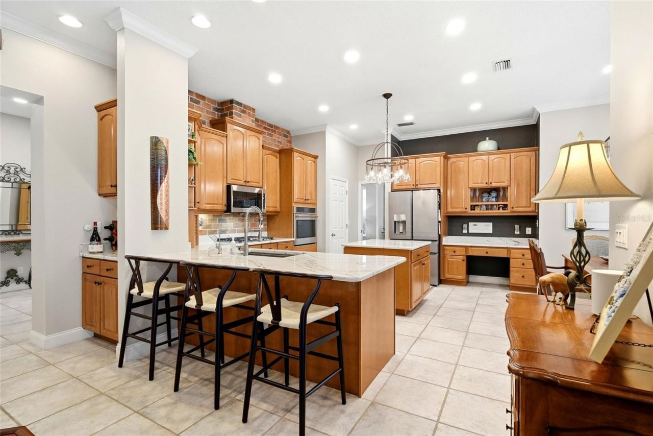 1246 Darlington Oak Circle Ne, Saint Petersburg, FL 33703 Photo