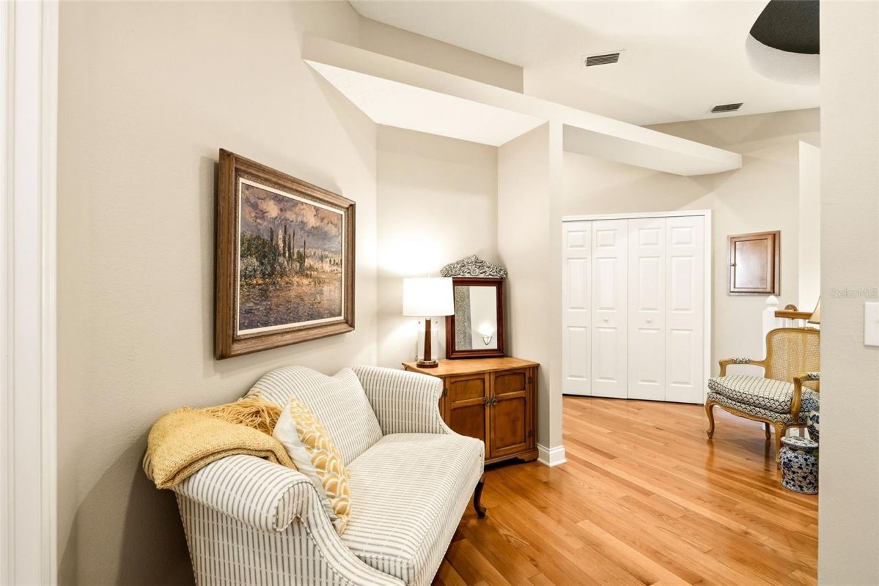 1246 Darlington Oak Circle Ne, Saint Petersburg, FL 33703 Photo