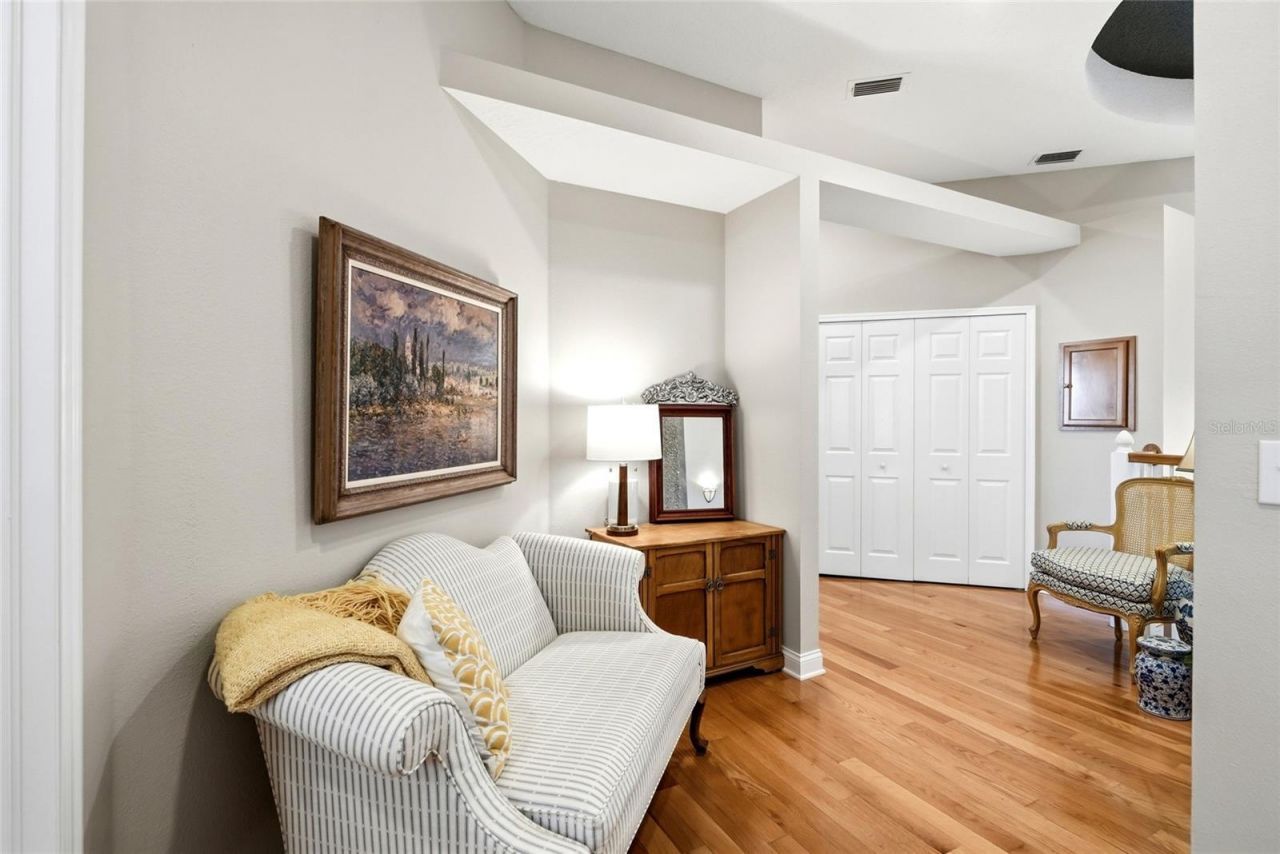 1246 Darlington Oak Circle Ne, Saint Petersburg, FL 33703 Photo