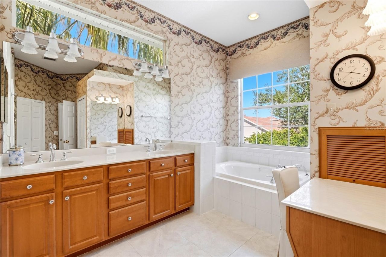 1246 Darlington Oak Circle Ne, Saint Petersburg, FL 33703 Photo