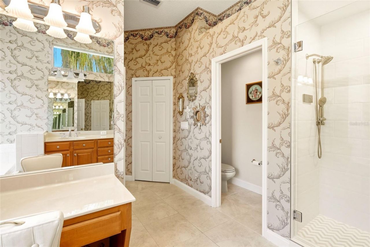 1246 Darlington Oak Circle Ne, Saint Petersburg, FL 33703 Photo
