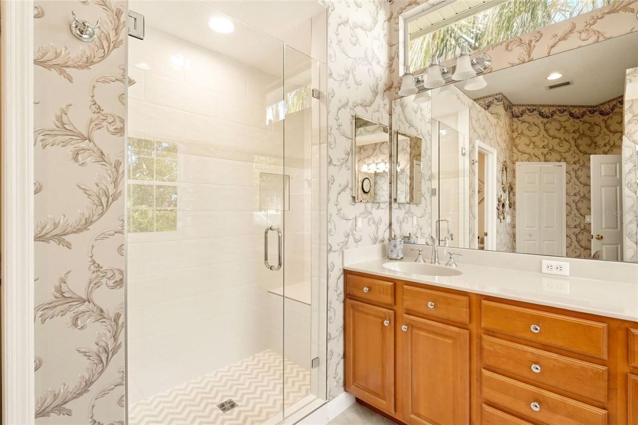 1246 Darlington Oak Circle Ne, Saint Petersburg, FL 33703 Photo