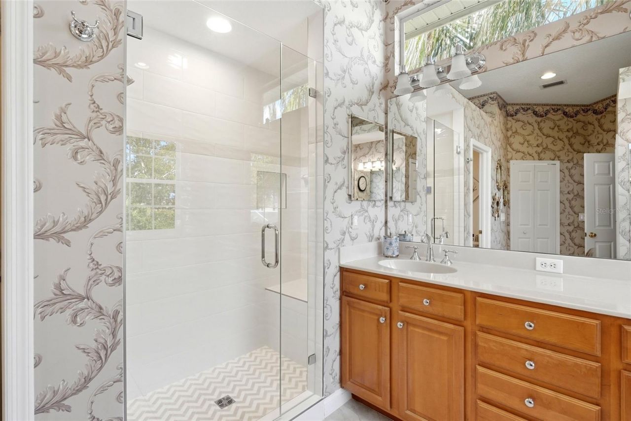 1246 Darlington Oak Circle Ne, Saint Petersburg, FL 33703 Photo