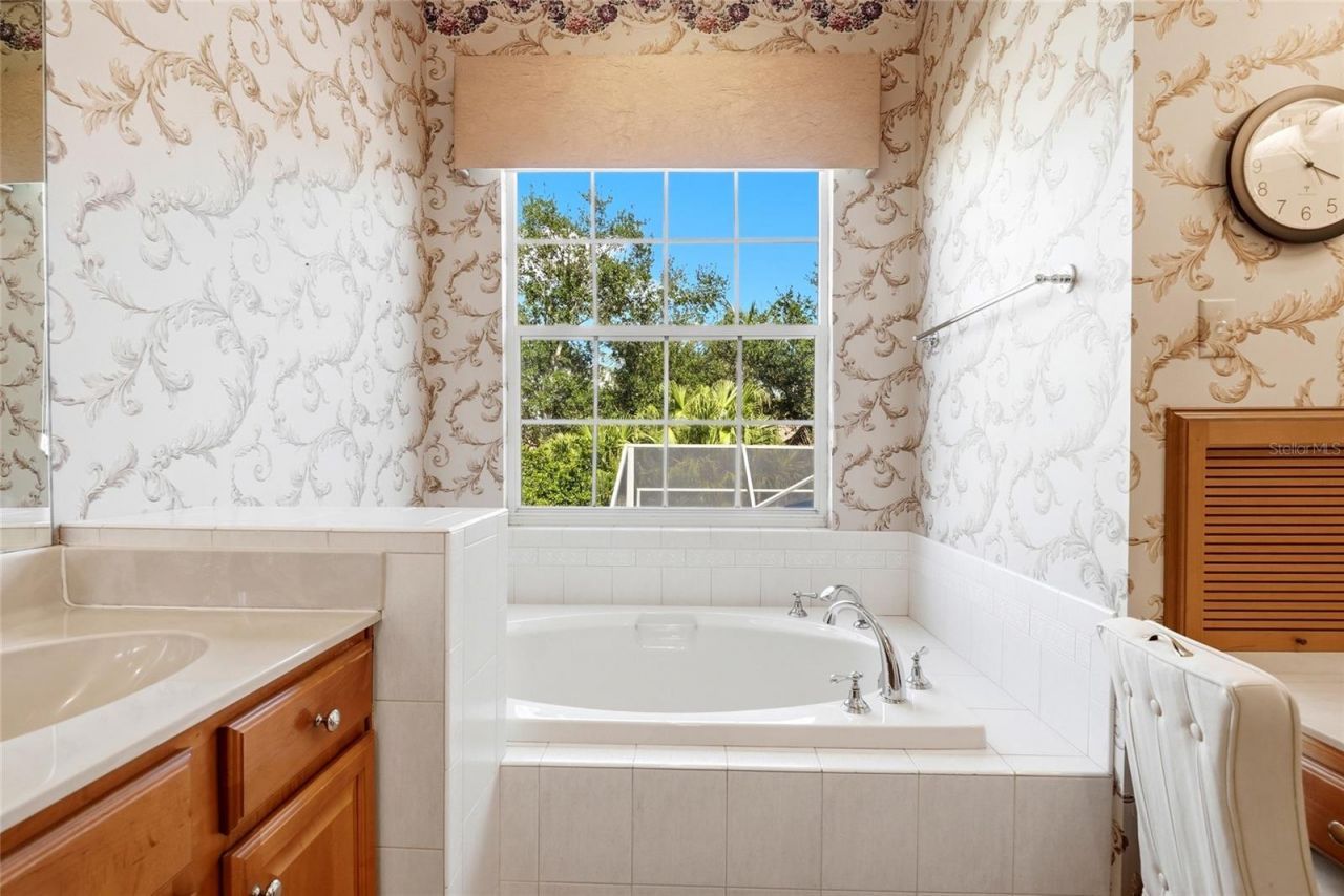 1246 Darlington Oak Circle Ne, Saint Petersburg, FL 33703 Photo
