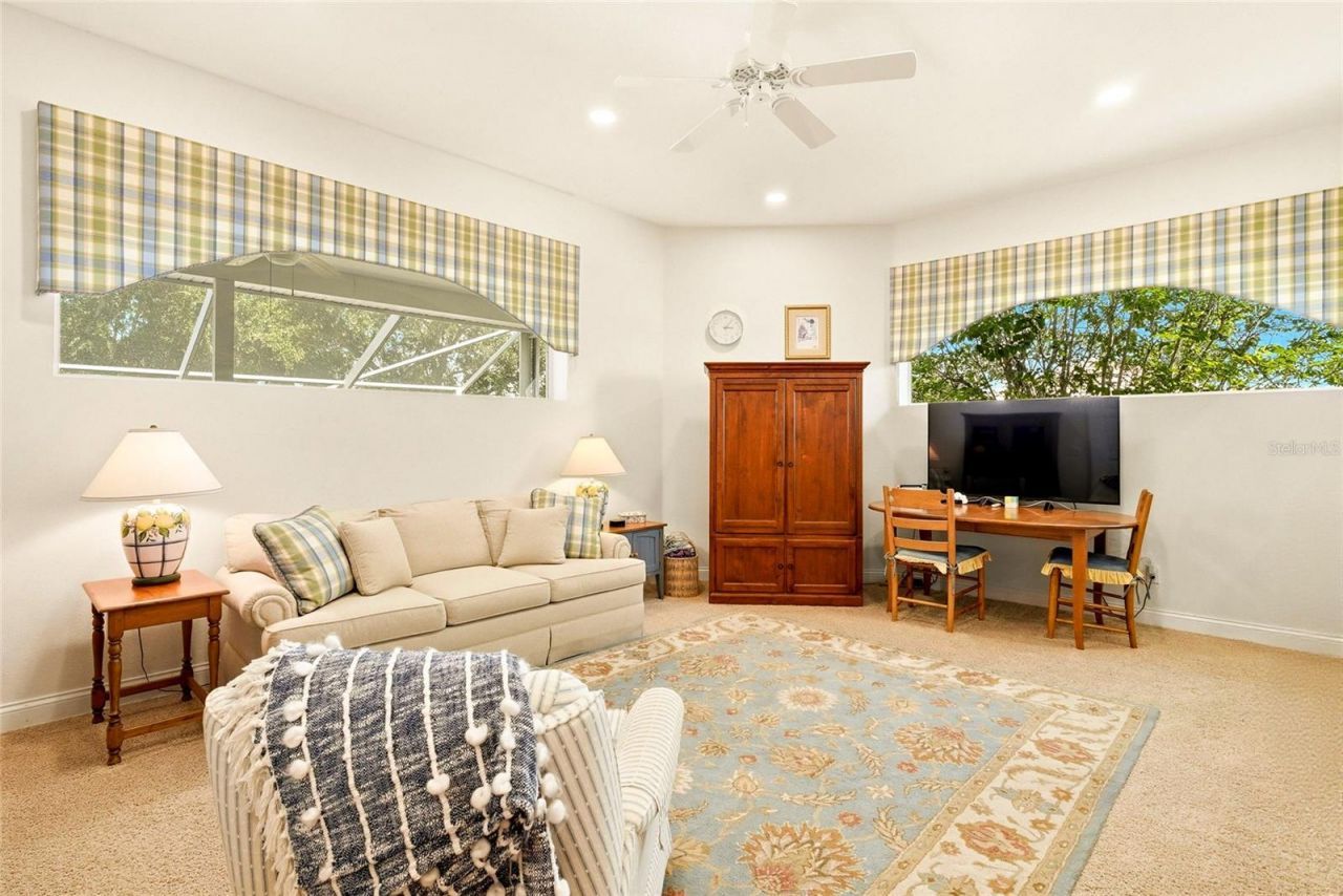 1246 Darlington Oak Circle Ne, Saint Petersburg, FL 33703 Photo