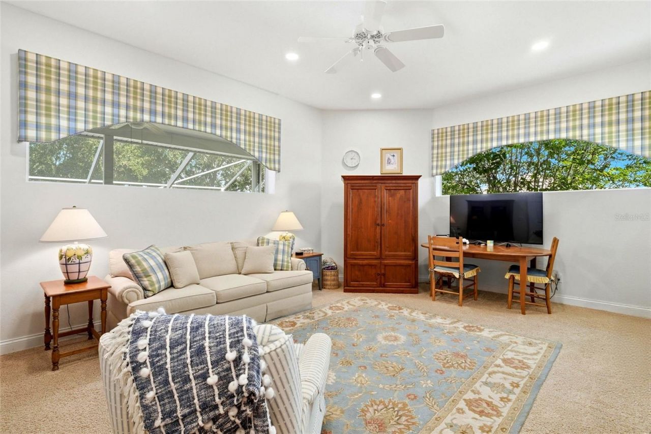 1246 Darlington Oak Circle Ne, Saint Petersburg, FL 33703 Photo