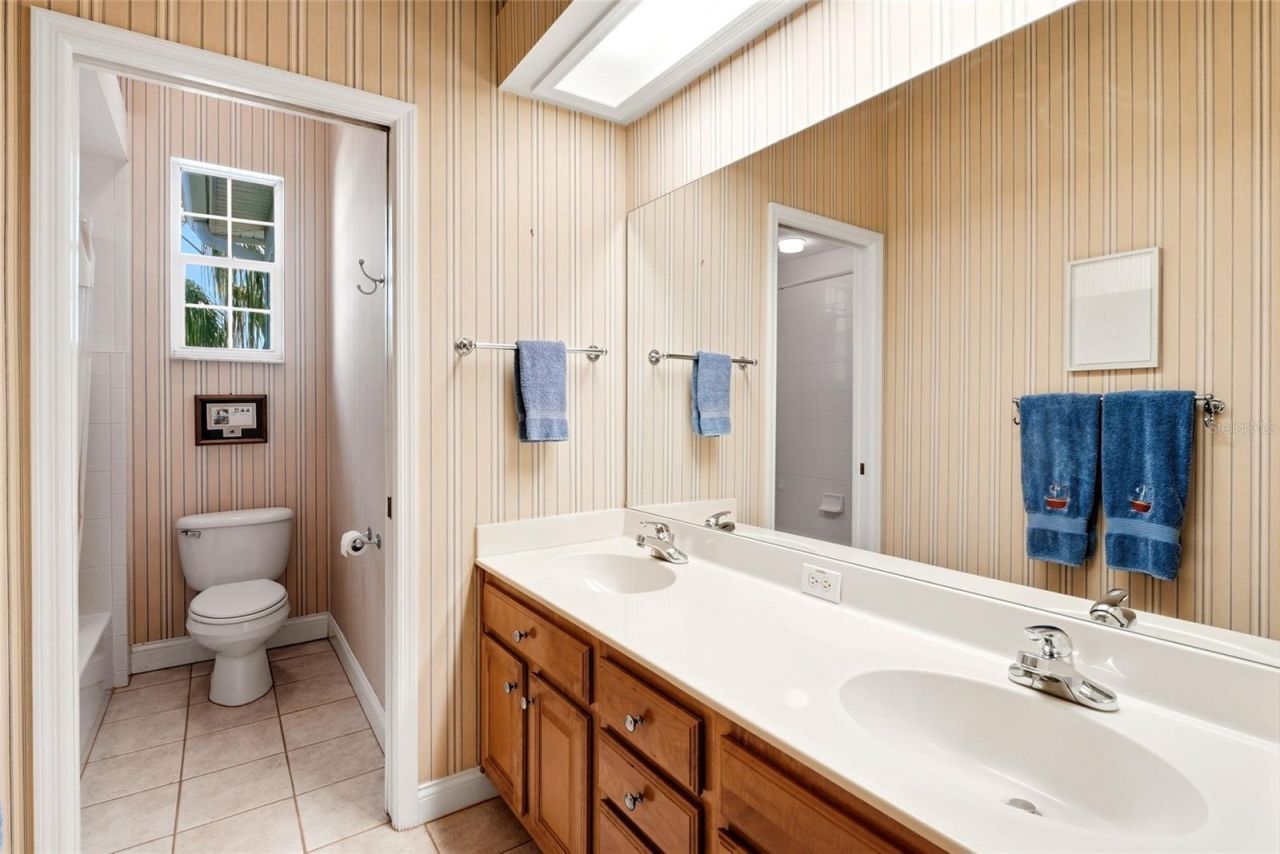 1246 Darlington Oak Circle Ne, Saint Petersburg, FL 33703 Photo