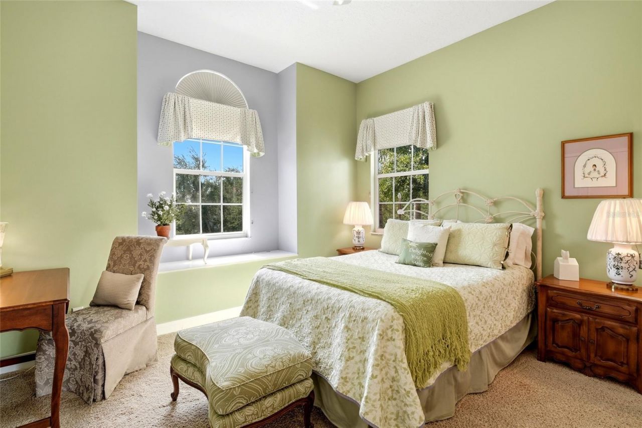 1246 Darlington Oak Circle Ne, Saint Petersburg, FL 33703 Photo