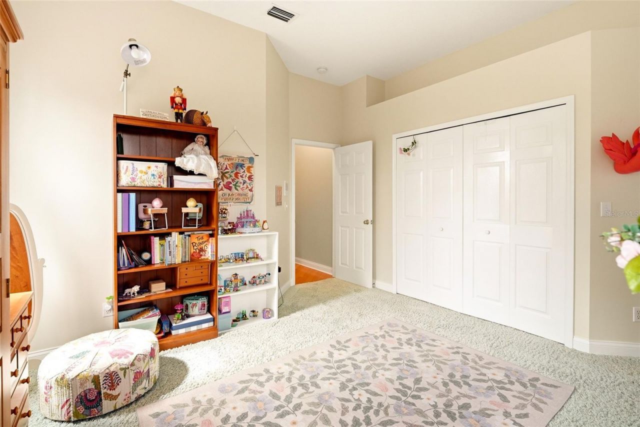 1246 Darlington Oak Circle Ne, Saint Petersburg, FL 33703 Photo