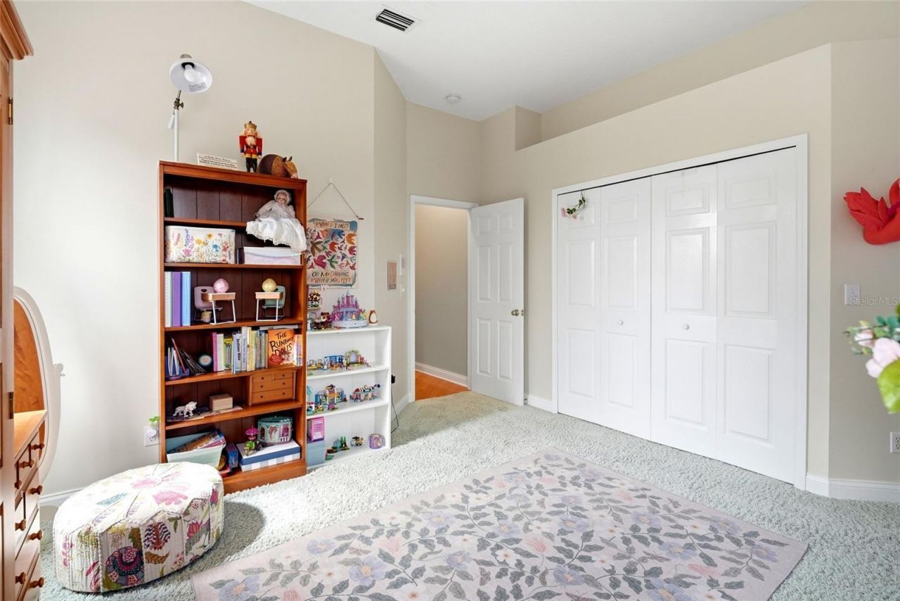 1246 Darlington Oak Circle Ne, Saint Petersburg, FL 33703 Photo