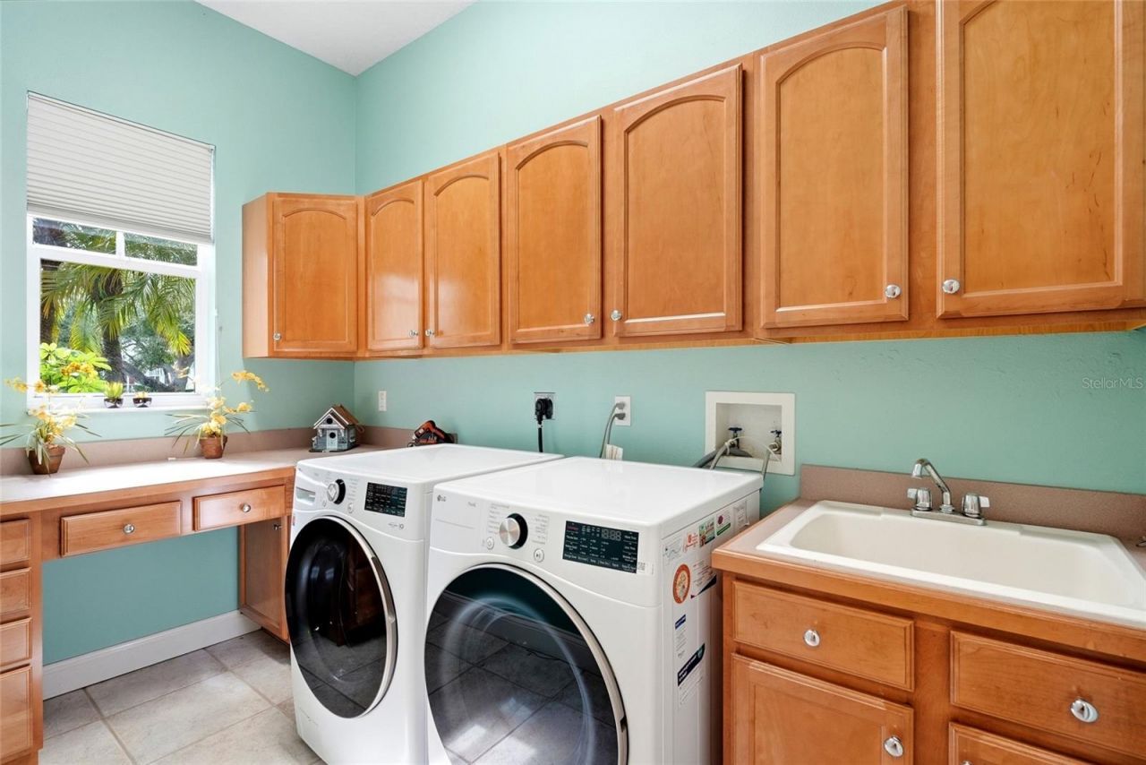 1246 Darlington Oak Circle Ne, Saint Petersburg, FL 33703 Photo