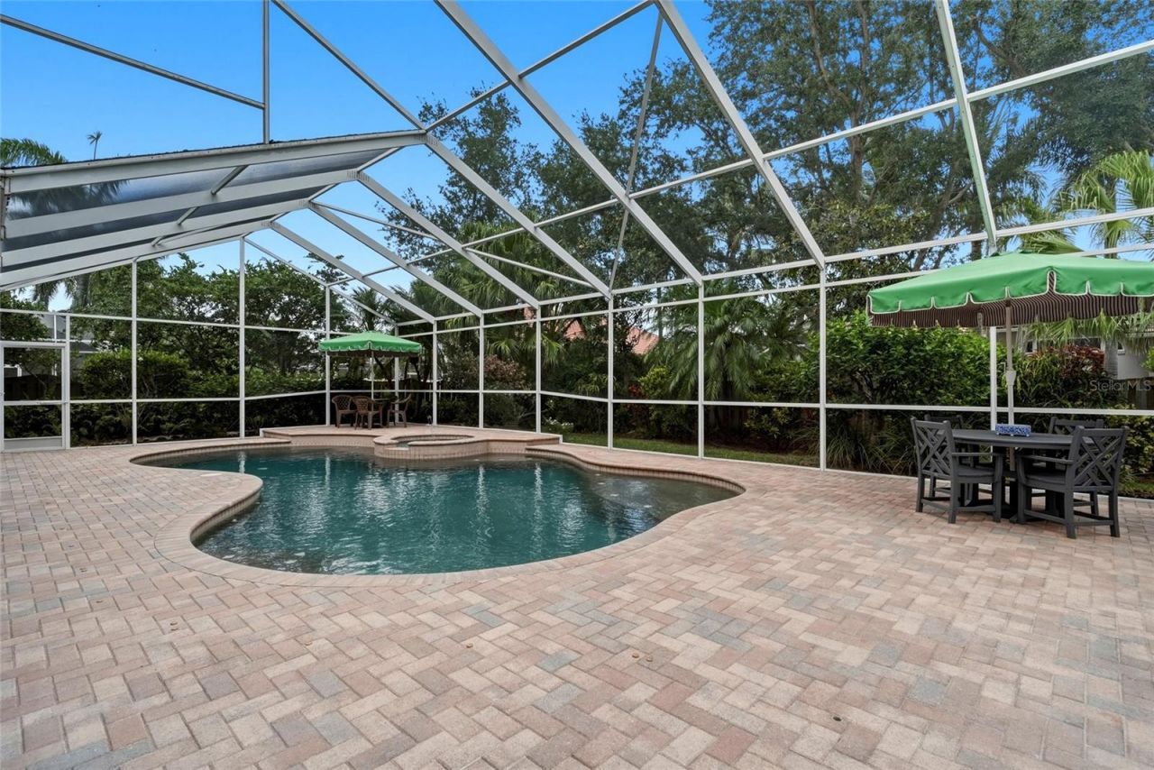 1246 Darlington Oak Circle Ne, Saint Petersburg, FL 33703 Photo