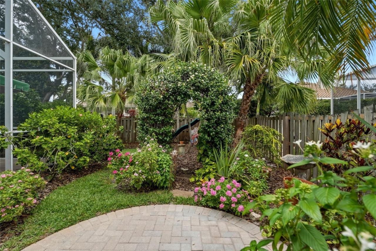 1246 Darlington Oak Circle Ne, Saint Petersburg, FL 33703 Photo
