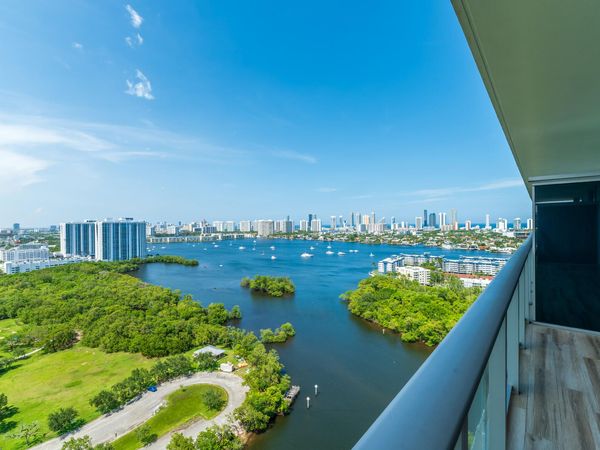 16385 Biscayne Boulevard, Unit 2502, North Miami Beach, FL 33160