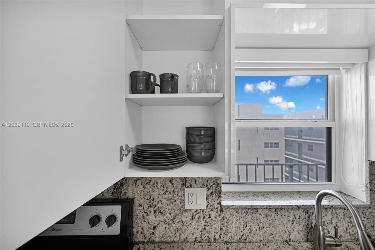 201 178th Dr, Unit 537, Sunny Isles Beach, FL 33160 Photo