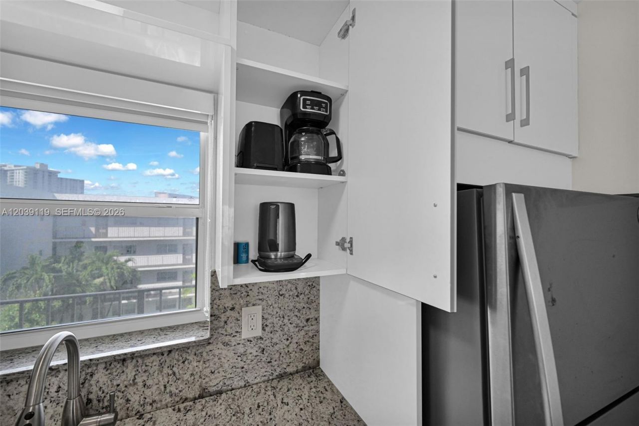 201 178th Dr, Unit 537, Sunny Isles Beach, FL 33160 Photo
