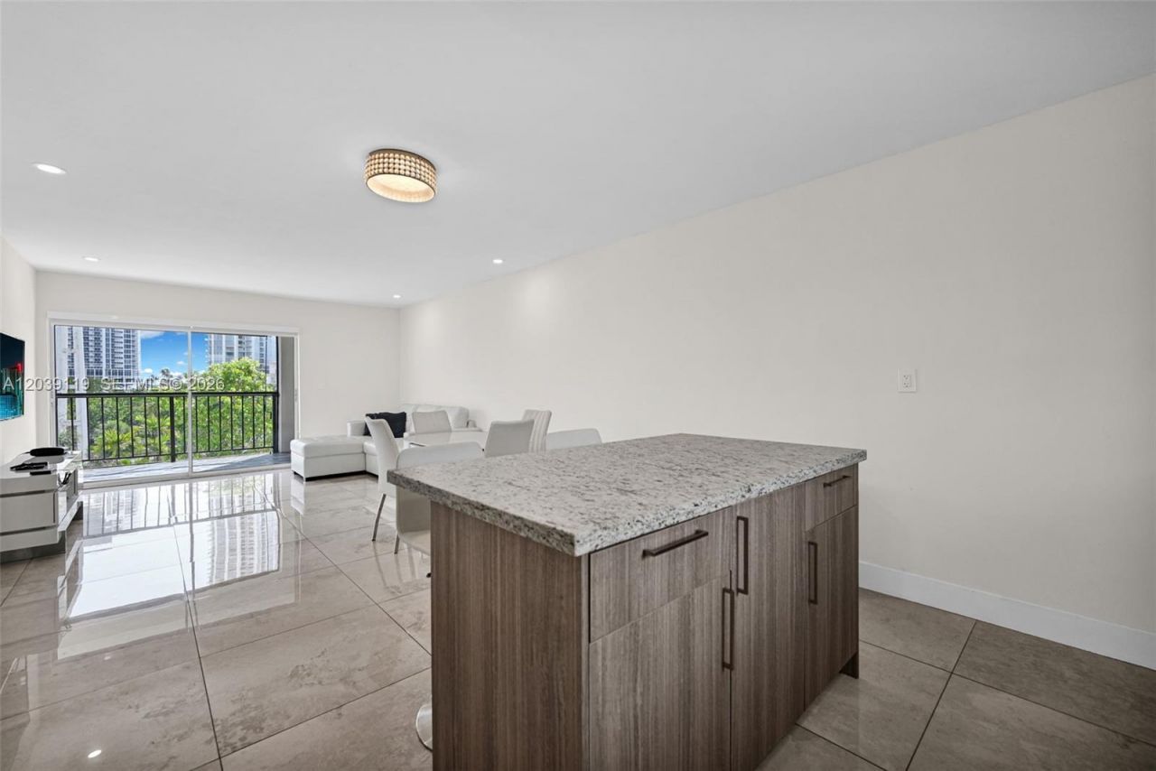 201 178th Dr, Unit 537, Sunny Isles Beach, FL 33160 Photo