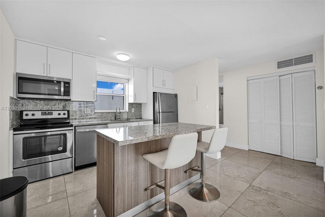 201 178th Dr, Unit 537, Sunny Isles Beach, FL 33160 Photo