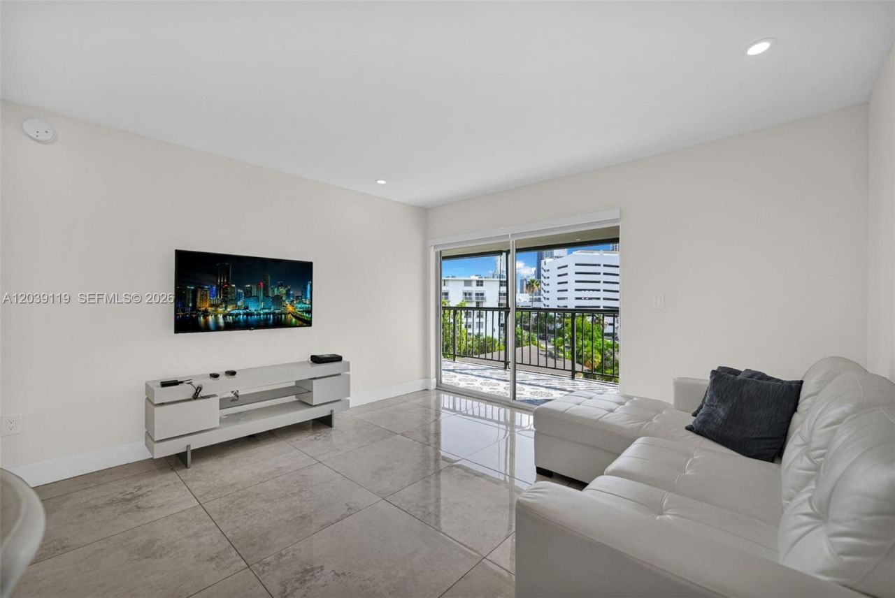 201 178th Dr, Unit 537, Sunny Isles Beach, FL 33160 Photo