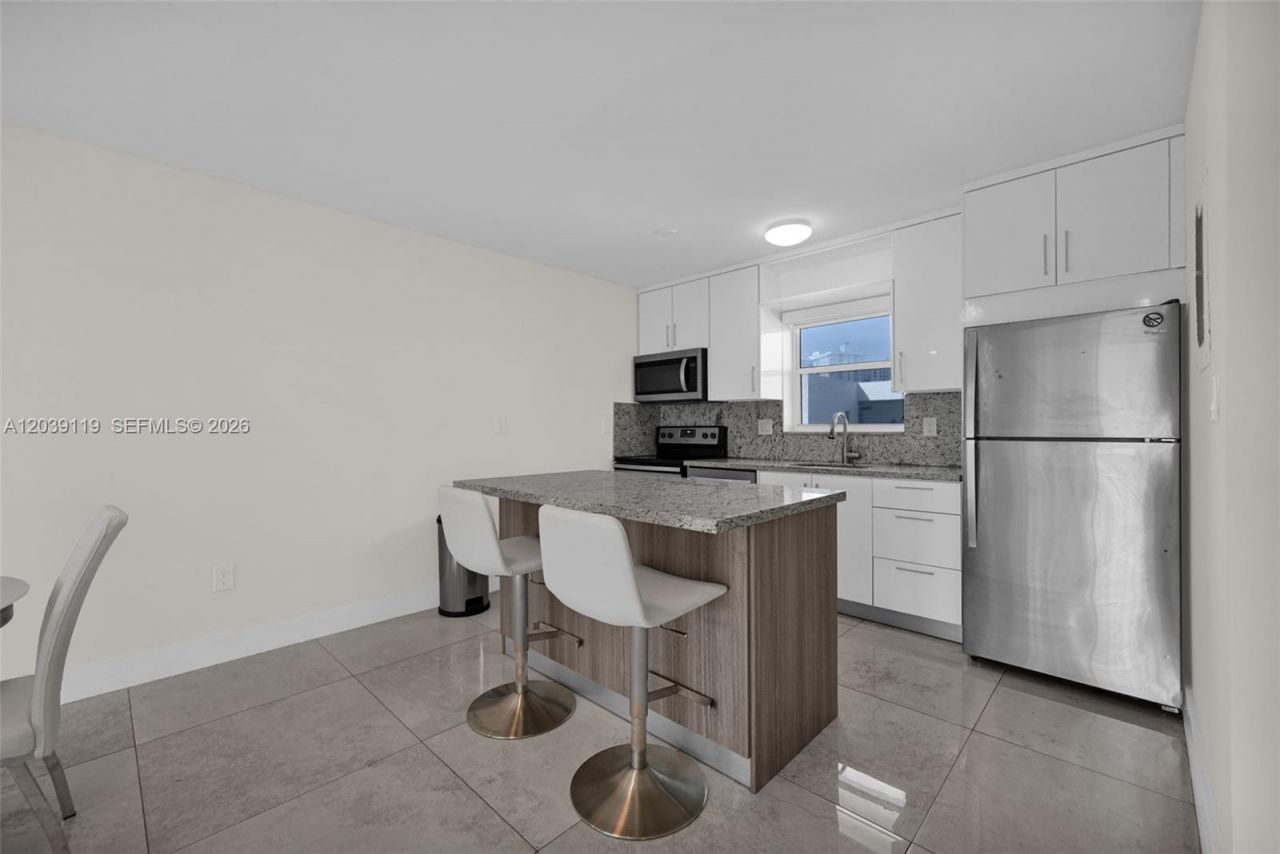 201 178th Dr, Unit 537, Sunny Isles Beach, FL 33160 Photo