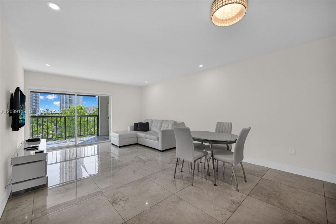 201 178th Dr, Unit 537, Sunny Isles Beach, FL 33160 Photo