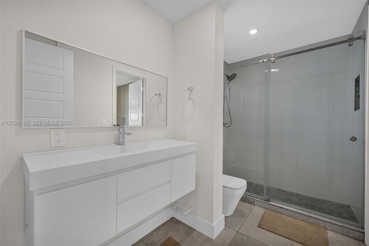 201 178th Dr, Unit 537, Sunny Isles Beach, FL 33160 Photo