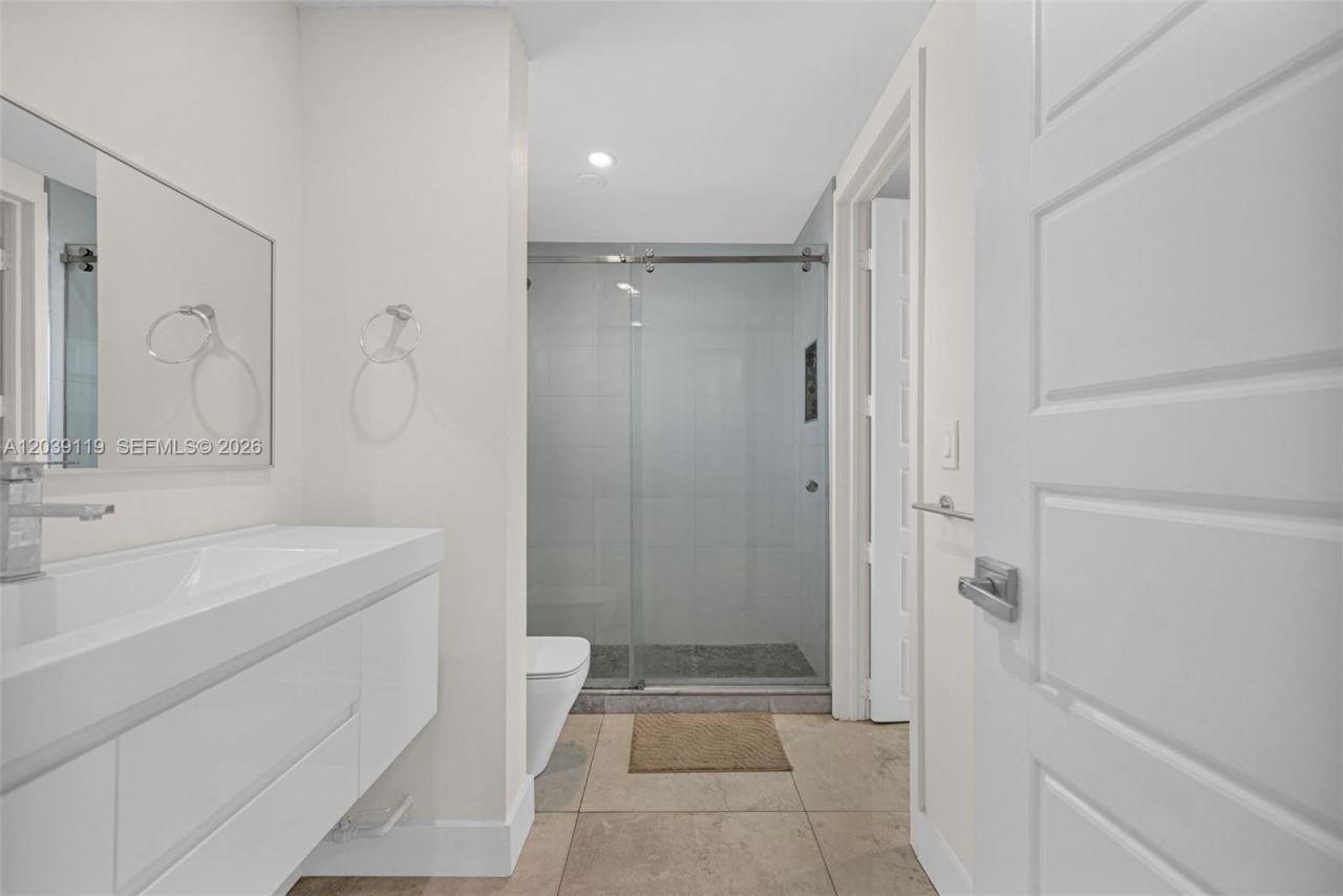 201 178th Dr, Unit 537, Sunny Isles Beach, FL 33160 Photo