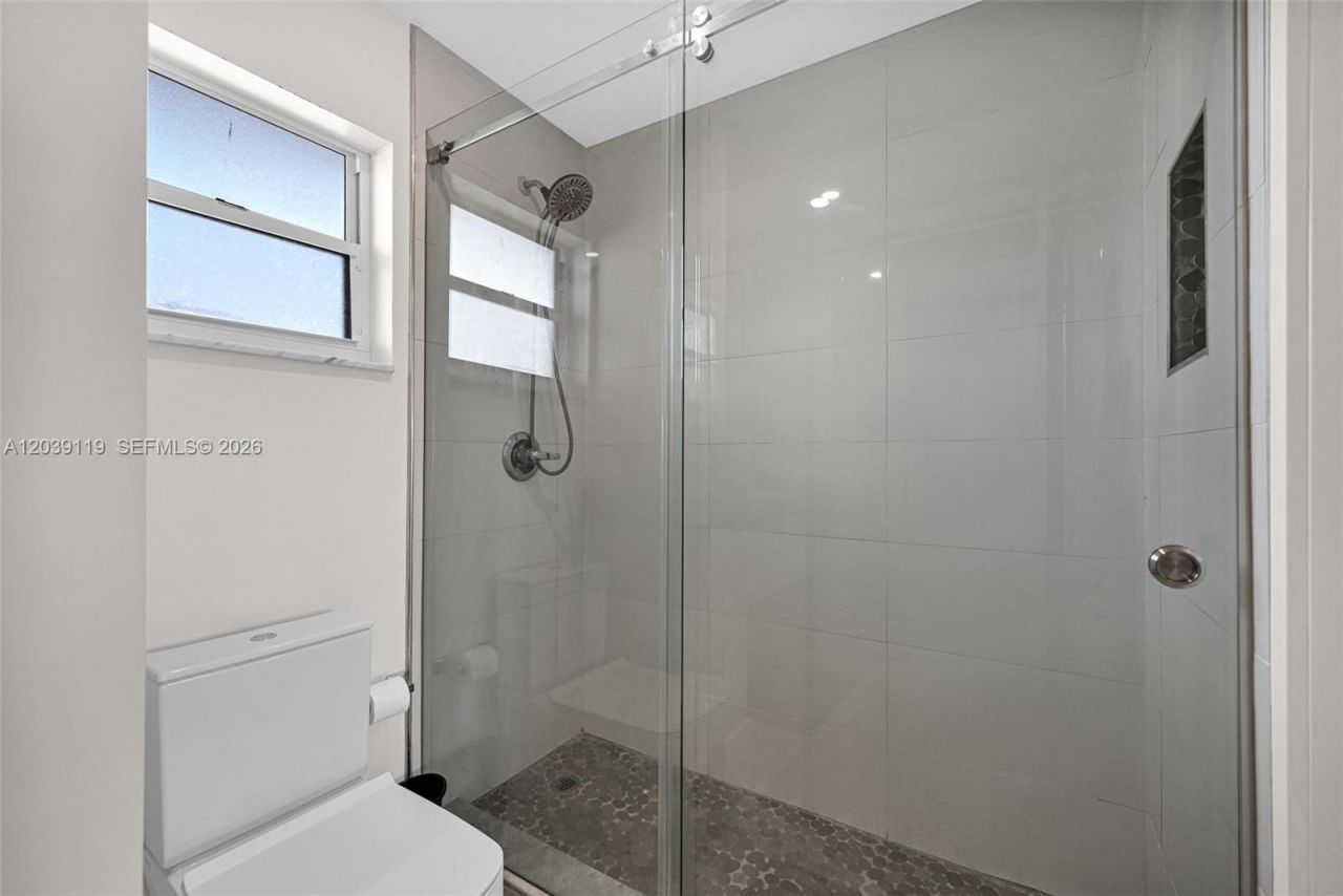 201 178th Dr, Unit 537, Sunny Isles Beach, FL 33160 Photo