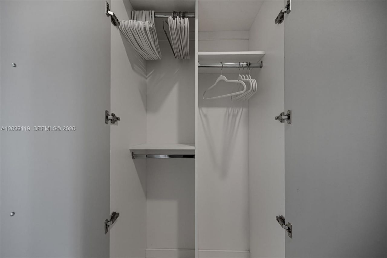 201 178th Dr, Unit 537, Sunny Isles Beach, FL 33160 Photo