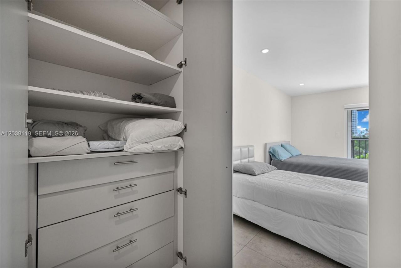 201 178th Dr, Unit 537, Sunny Isles Beach, FL 33160 Photo