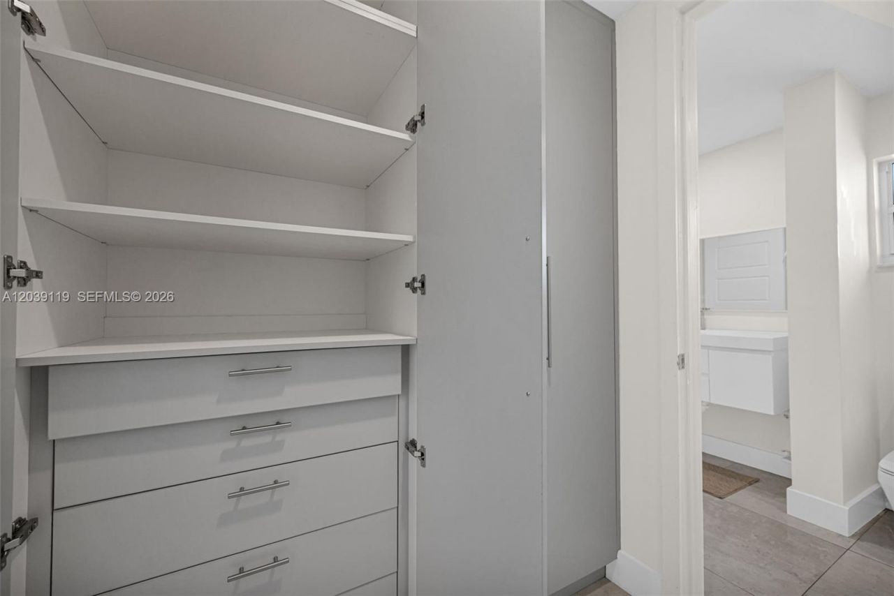 201 178th Dr, Unit 537, Sunny Isles Beach, FL 33160 Photo